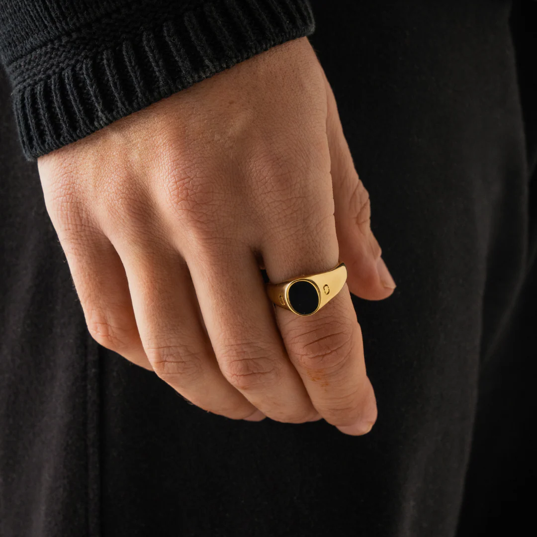 Onyx Oval Stone Signet Ring (Gold) - Image 4