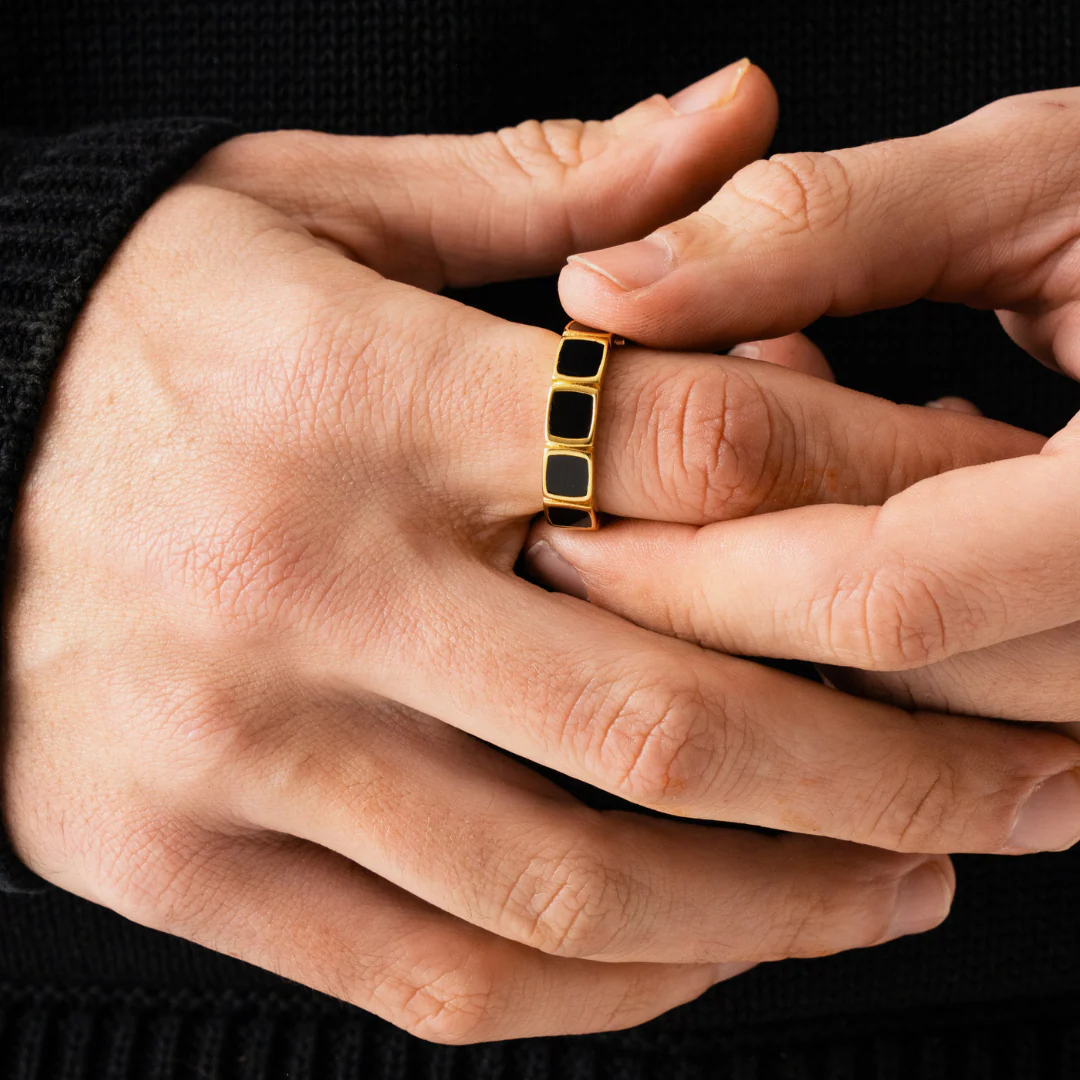 Onyx Stone Band Ring (Gold) - Image 2